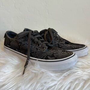 V ans Authentic Suede Gray Snakeskin Animal Print Low Top Sneakers Size 8.5